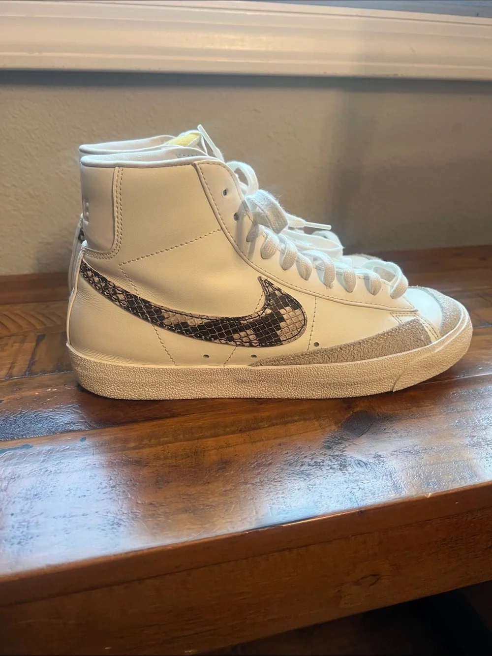 Nike High-Top Sneakers with Black Snake Print Swoosh - White Nike Blazer